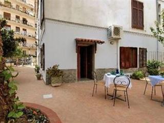 بومبيي B&B Bassotto المظهر الخارجي الصورة